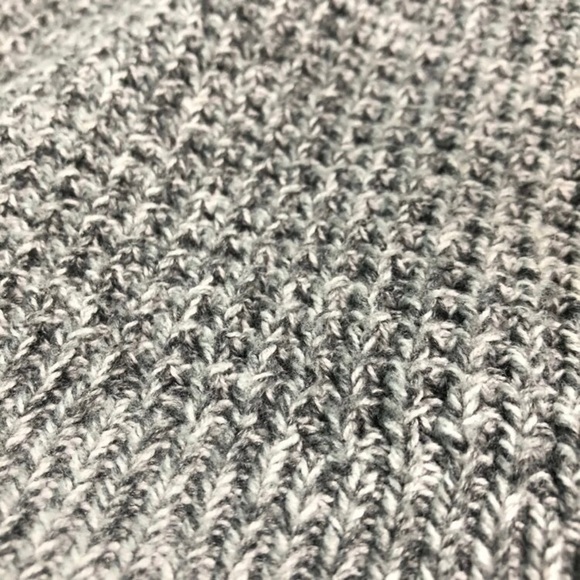 GREY HOLLISTER KNITTED SWEATER - Picture 9 of 11